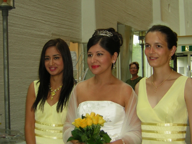 Mev and bridesmaids